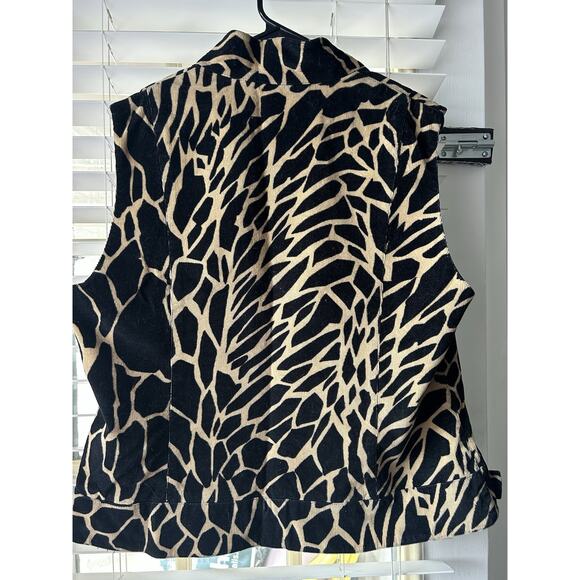 Carlisle Giraffe Print Corduroy Zip Vest (US 12) - Picture 12 of 12